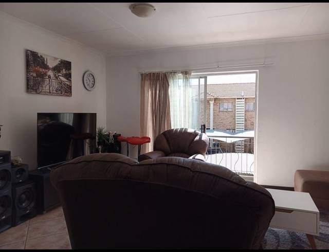 2 BEDROOM HOUSE FOR SALE IN GREENHILLS